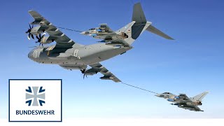 Tanken in der Luft  A400M betankt Eurofighter  Bundeswehr [upl. by Lerej]