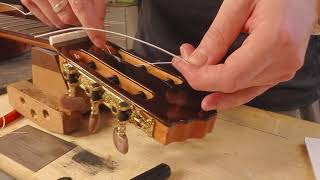 Tutorial Cambiare le corde alla chitarra classica [upl. by Ailasor]