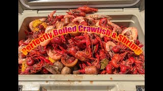 HOW TO BOIL PERFECT CRAWFISH amp SHRIMP SIMULTANEOUSLY [upl. by Ora]