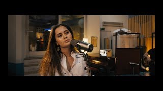 Jasmine Thompson  more Official Live Video [upl. by Oicnevuj293]