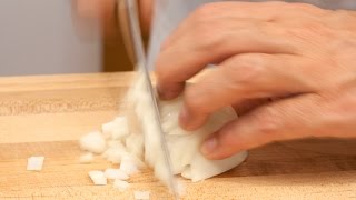 Learn how to Peel Dice Slice Ciseler Emincer and Mincer Onions [upl. by Verdi]