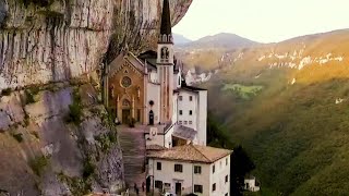 Sospeso tra cielo e terra il Santuario della Madonna della Corona una meraviglia tutta italiana [upl. by Harms581]