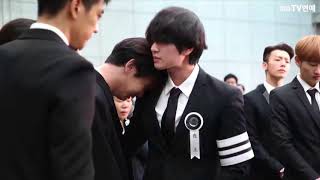 The late Jonghyun SHINee Member Onew  Kee  Minho  Taemin Tearful Whisper Procession [upl. by Kall648]