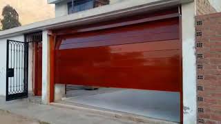 FABRICACIÓN E INSTALACIÓN DE PUERTAS SECCIONALES EN MADERA CEDRO SELECTO SILVER 944437627 [upl. by Tarkany]