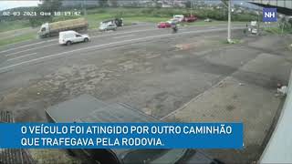 Vídeo mostra acidente entre dois caminhões na RS239 em Sapiranga [upl. by Freberg62]