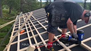 Legging av Takplater i Valdres Roofing [upl. by Kcire285]