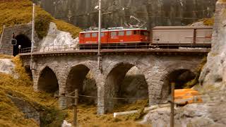 Modelleisenbahnanlage der Schweizerischen Graubündenbahn  Schmalspurbahn in Spurweite H0 [upl. by Ilario]