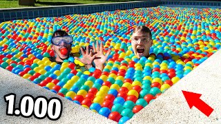 Wir füllen 1000 BÄLLE in unseren POOL Bällebad CHALLENGE [upl. by Jaella]