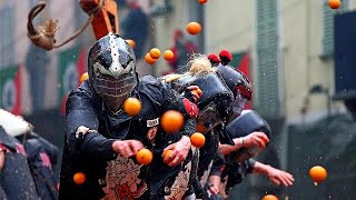 Carnevale di Ivrea la quotBattaglia delle Arancequot [upl. by Douglas890]