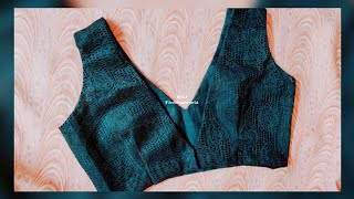 Deep neck Saree Blouse Cutting and Stitching  V neck blouse cutting and stitching in Hindi [upl. by Bedelia]